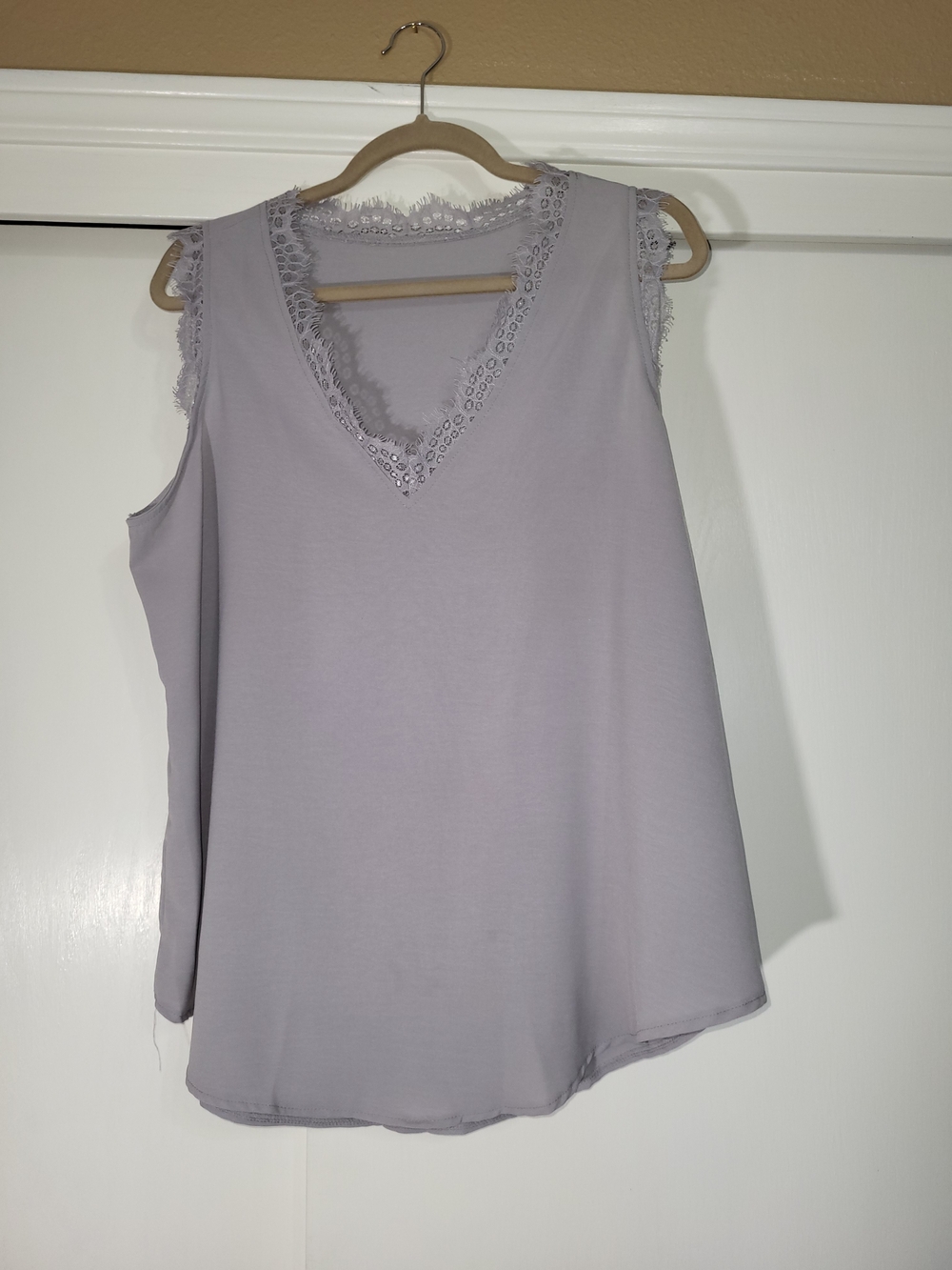 Lace Trim Sleeveless V-Neck Tank - Light Gray
